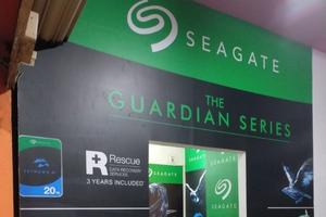indoor-advertisements-for-seagate-by-ad-vantage