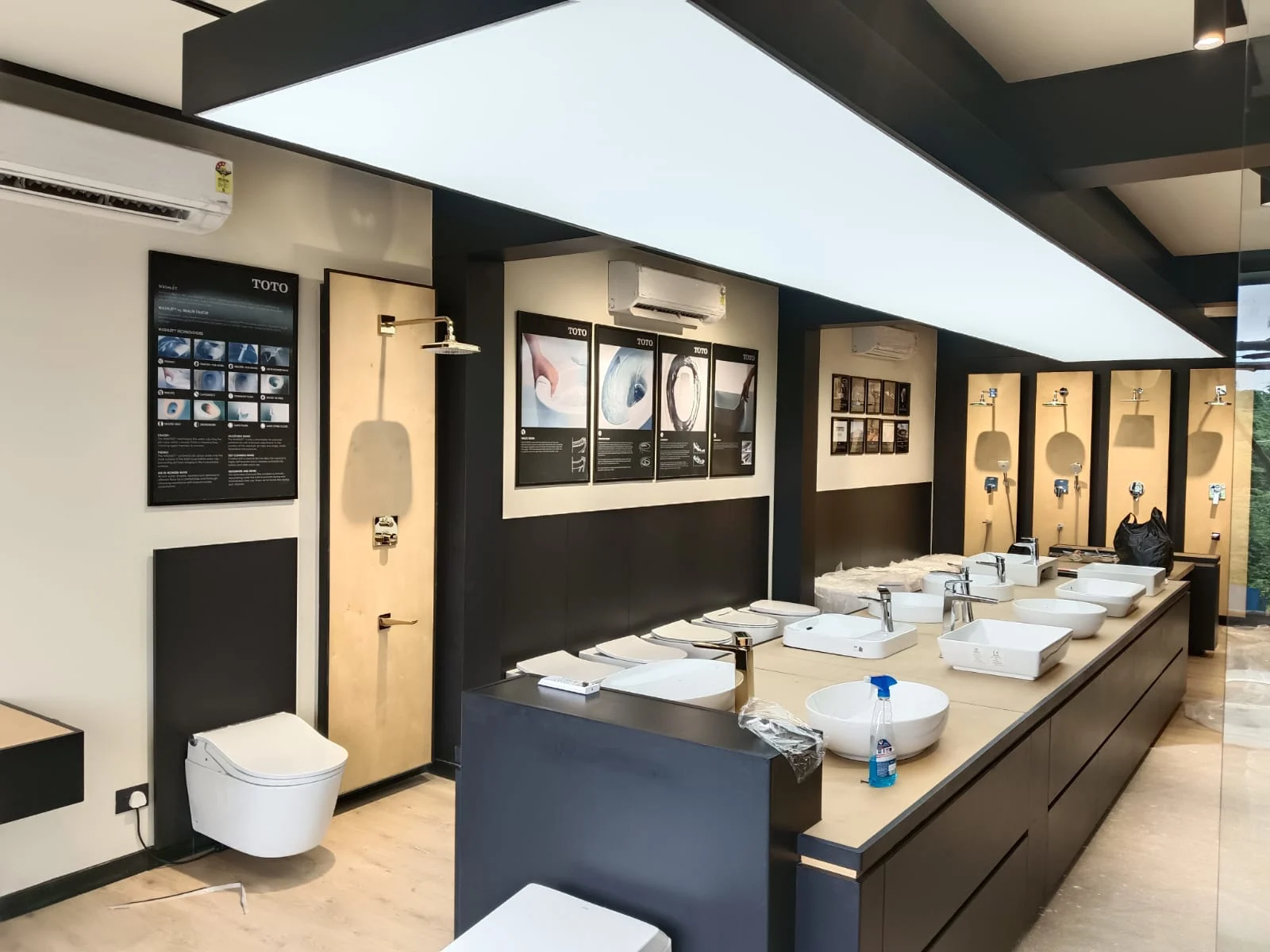 retail branding for toto by advan - advan